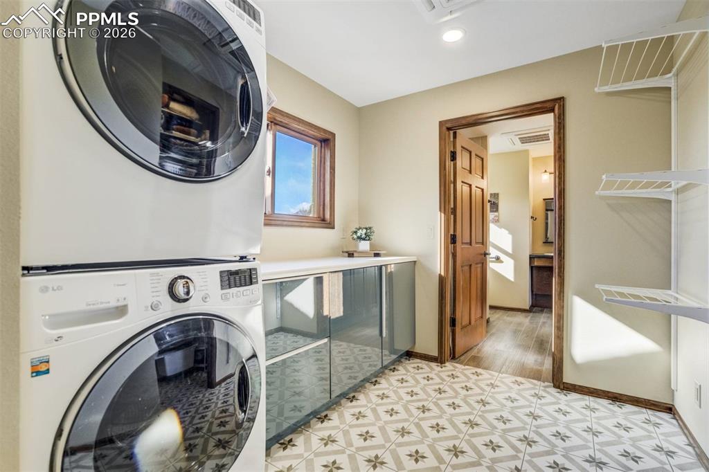 Image 20 of 36: Laundry