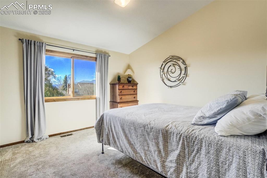 Image 25 of 36: Bedroom