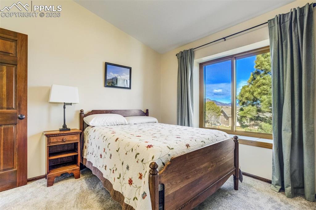 Image 28 of 36: Bedroom