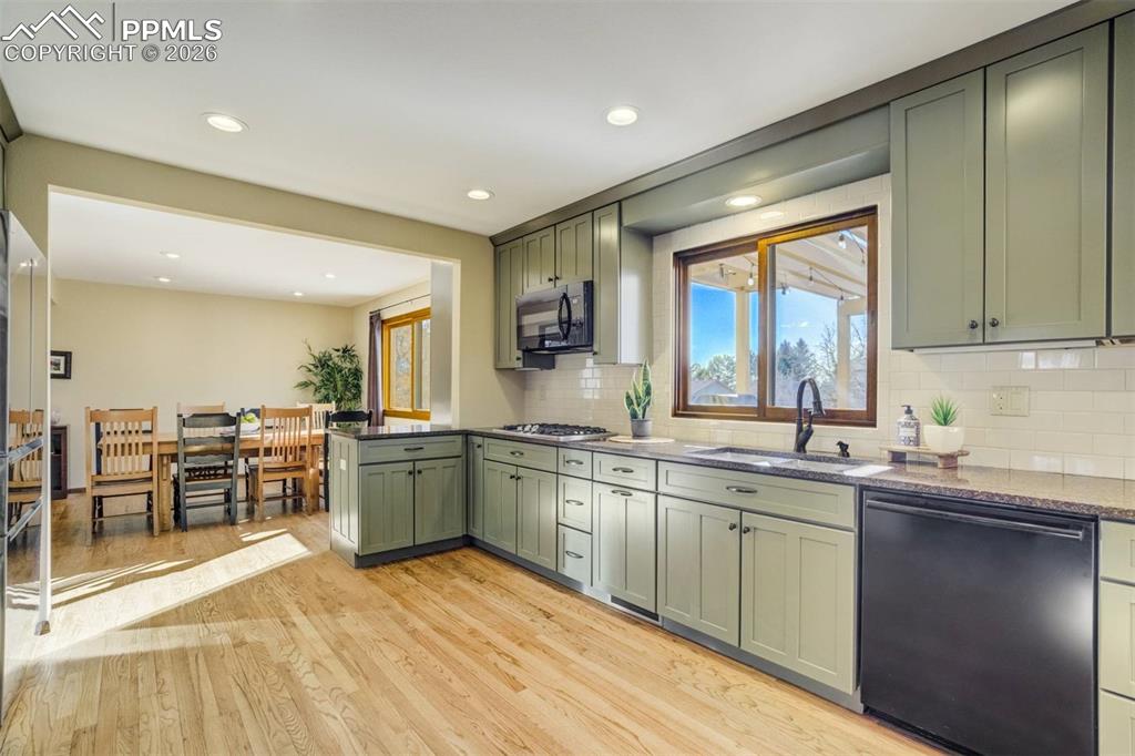 Image 8 of 36: Kitchen