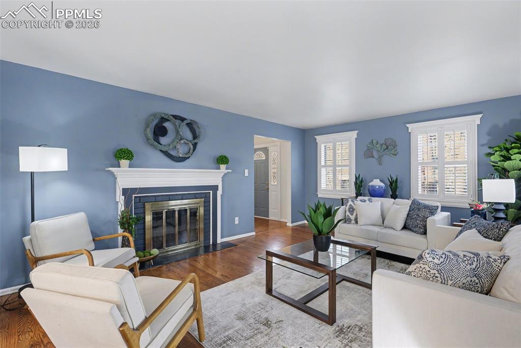 Image 11 of 44: Living Room