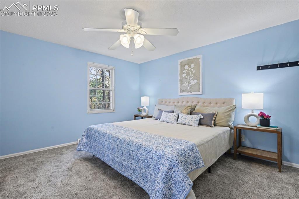 Image 22 of 44: Bedroom