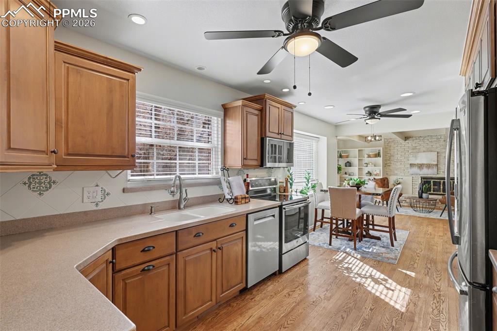 Image 4 of 44: Kitchen