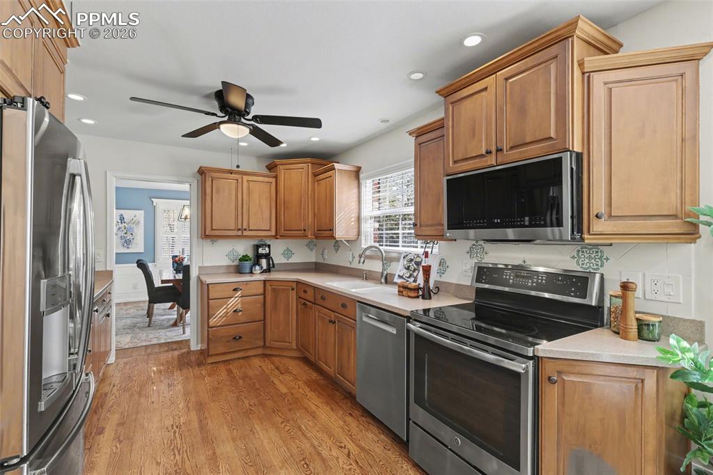 Image 7 of 44: Kitchen