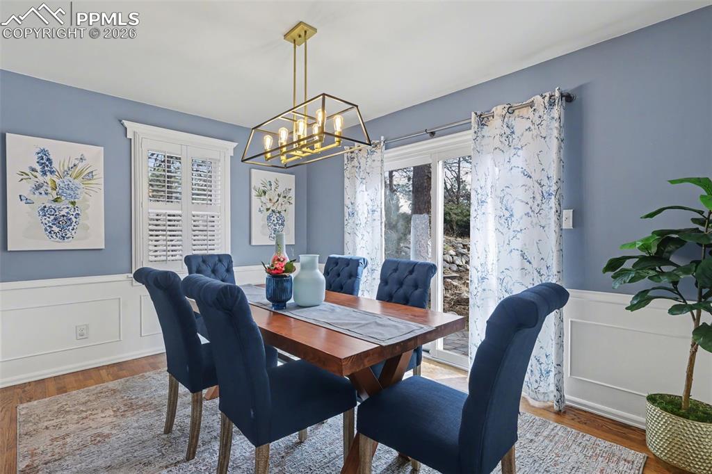 Image 9 of 44: Dining Area