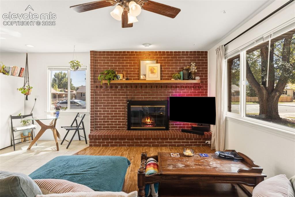 Image 6 of 32: Living Room