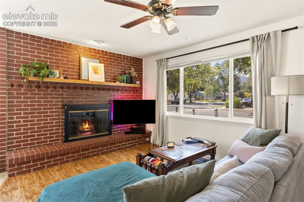Image 8 of 32: Living Room