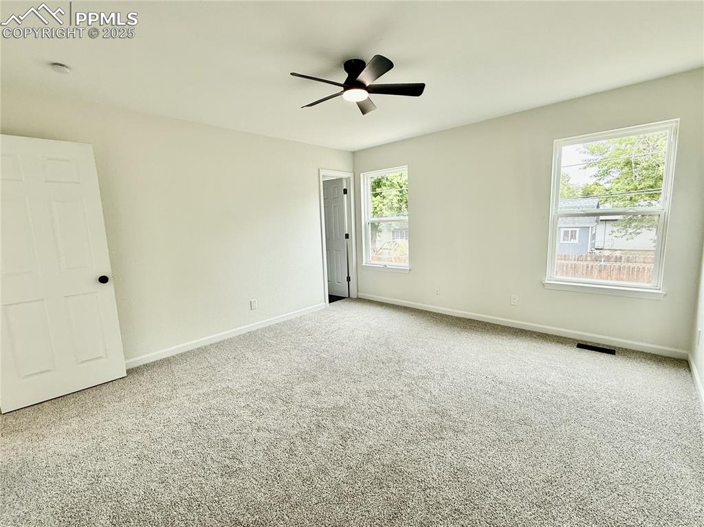 Image 15 of 30: Master En-Suite