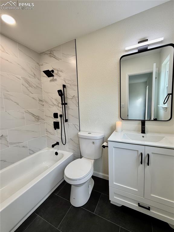 Image 16 of 30: Master Full Bath