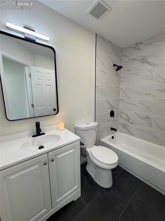 Image 23 of 30: Full Hall Bath - Upper