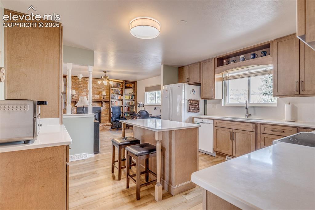 Image 10 of 43: Kitchen