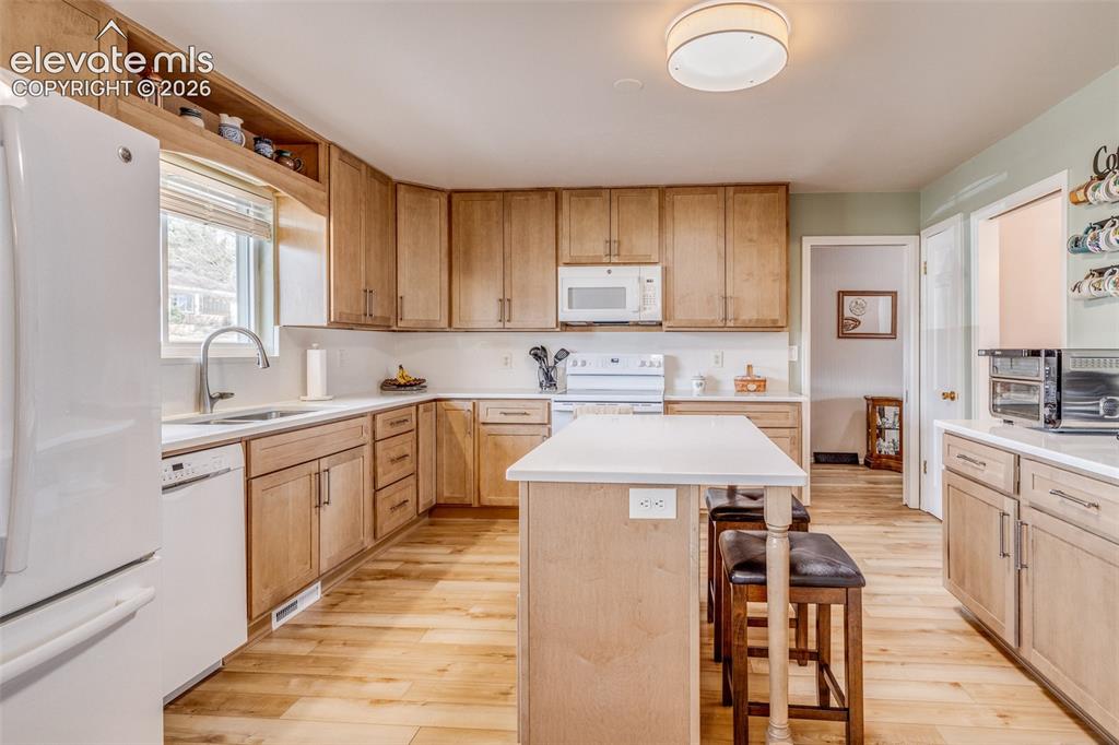 Image 12 of 43: Kitchen