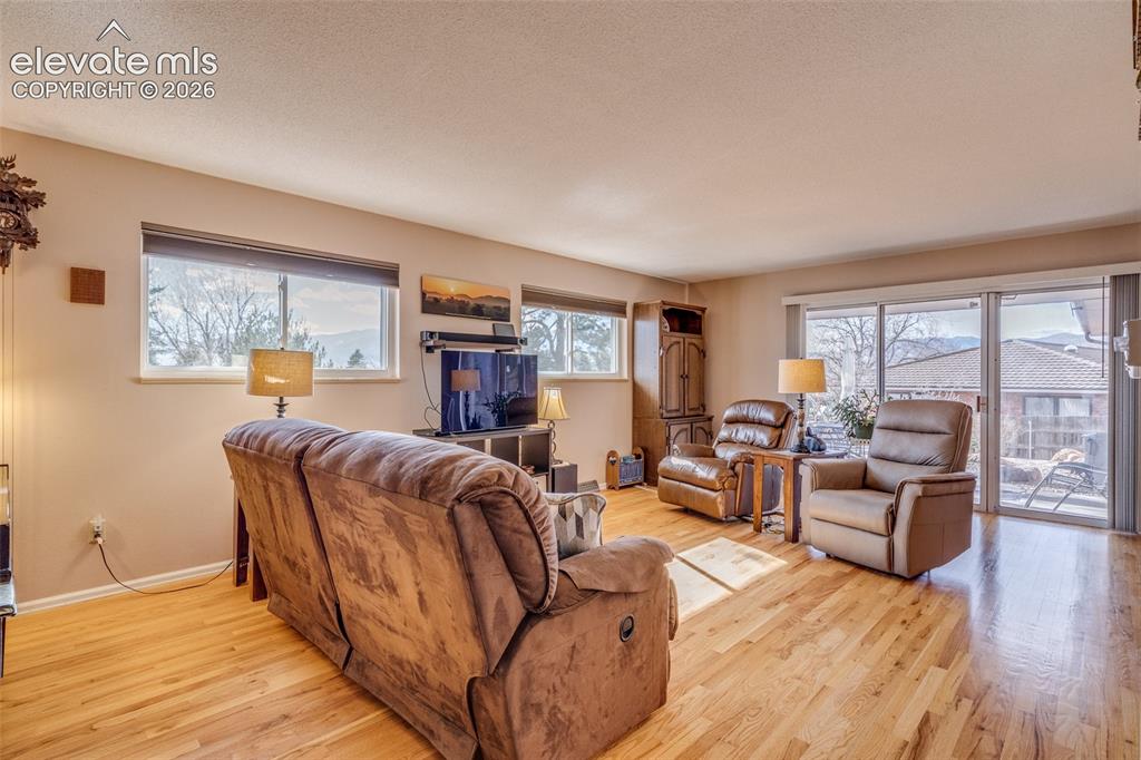 Image 19 of 43: Living Room