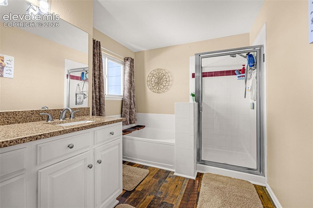 Image 14 of 39: Bathroom