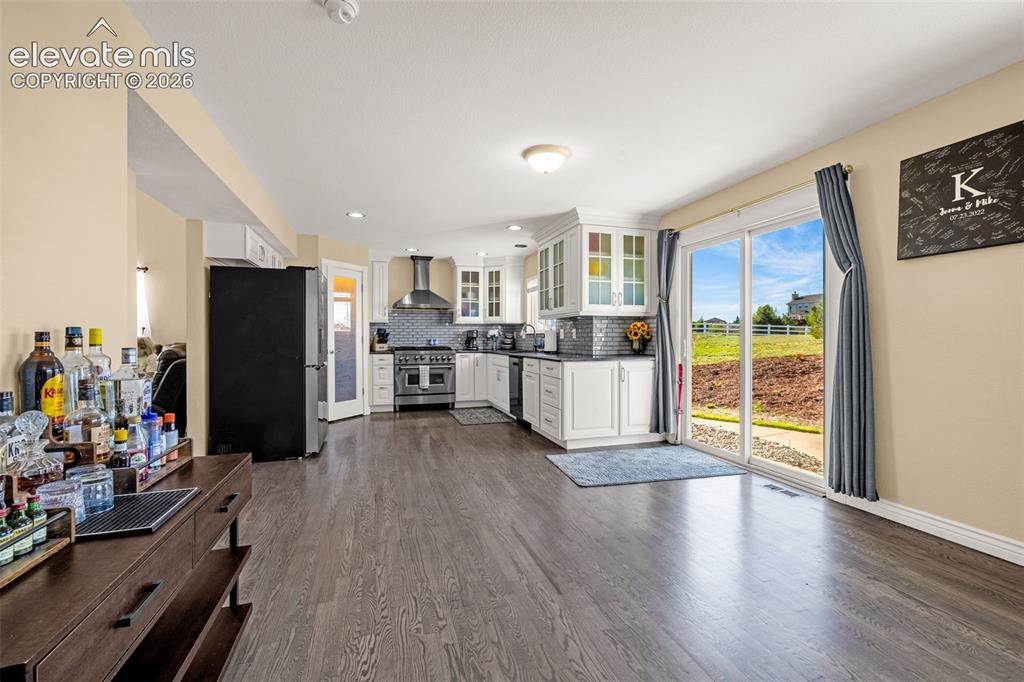 Image 6 of 39: Kitchen