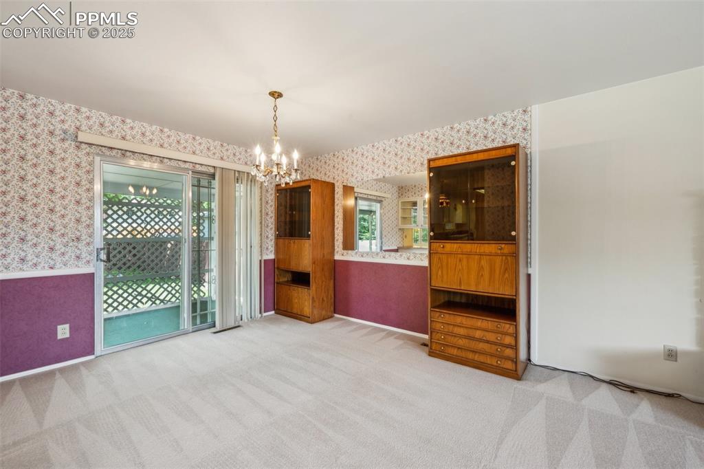 Image 9 of 30: Dining Room