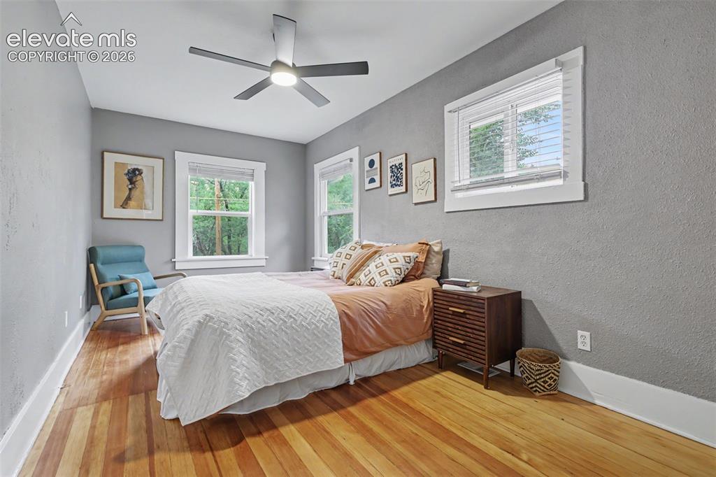 Image 10 of 18: Bedroom