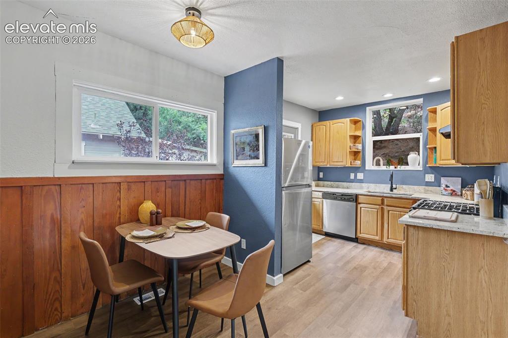Image 6 of 18: Kitchen
