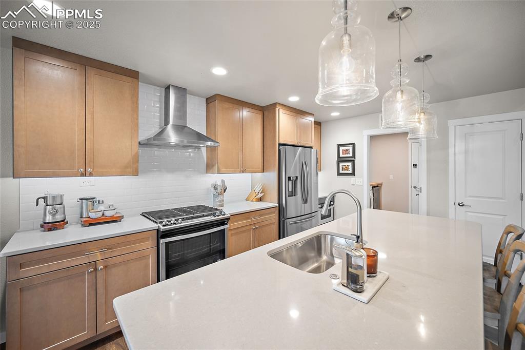Image 18 of 50: Kitchen