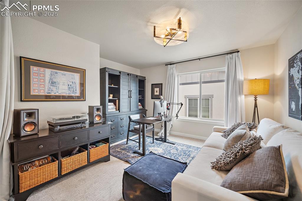 Image 9 of 50: Office