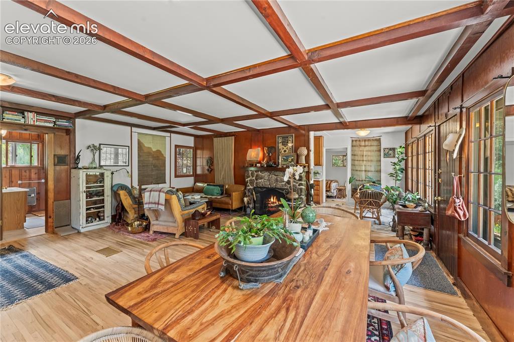 Image 12 of 39: Dining Area
