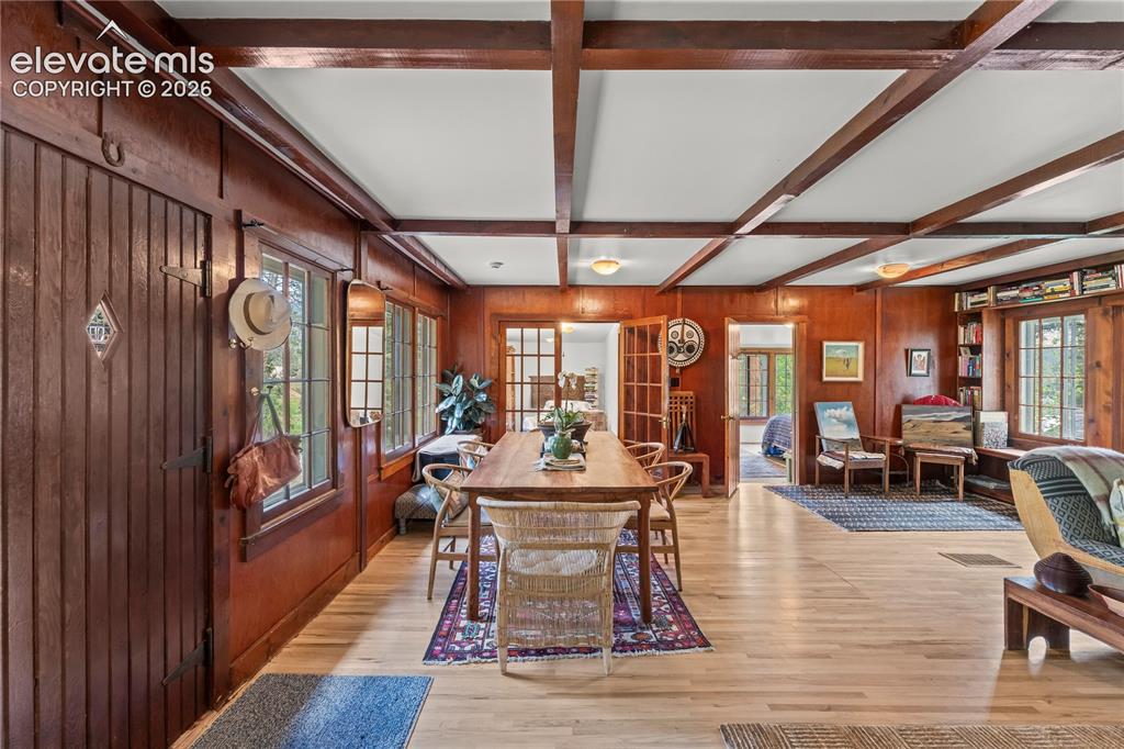 Image 6 of 39: Dining Area