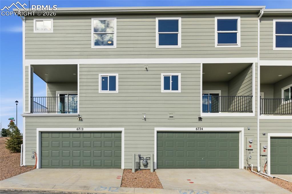 Image 17 of 20: Back of Structure