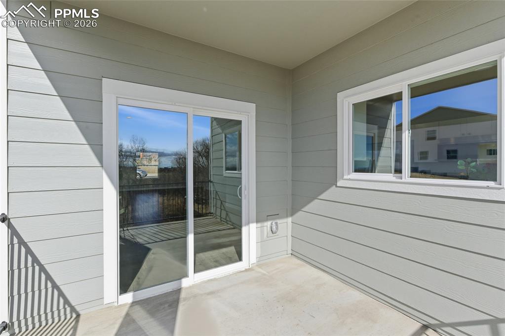 Image 19 of 20: Balcony