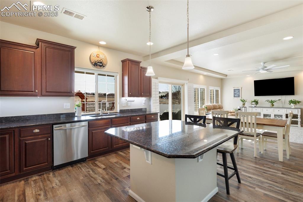 Image 11 of 46: Kitchen