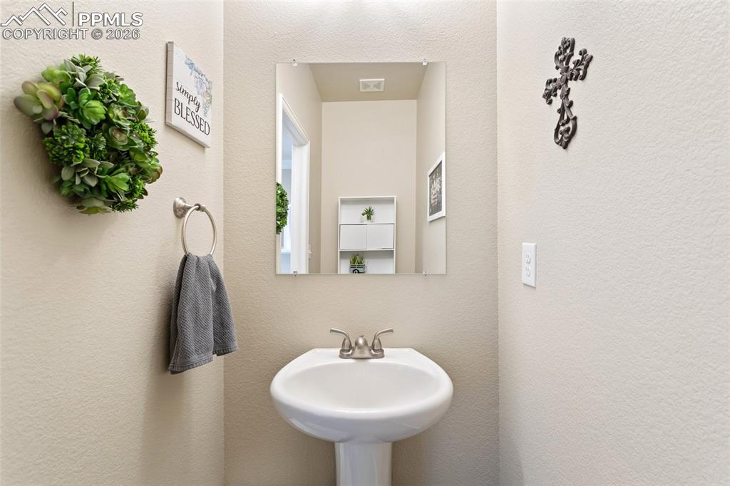 Image 15 of 46: Bathroom