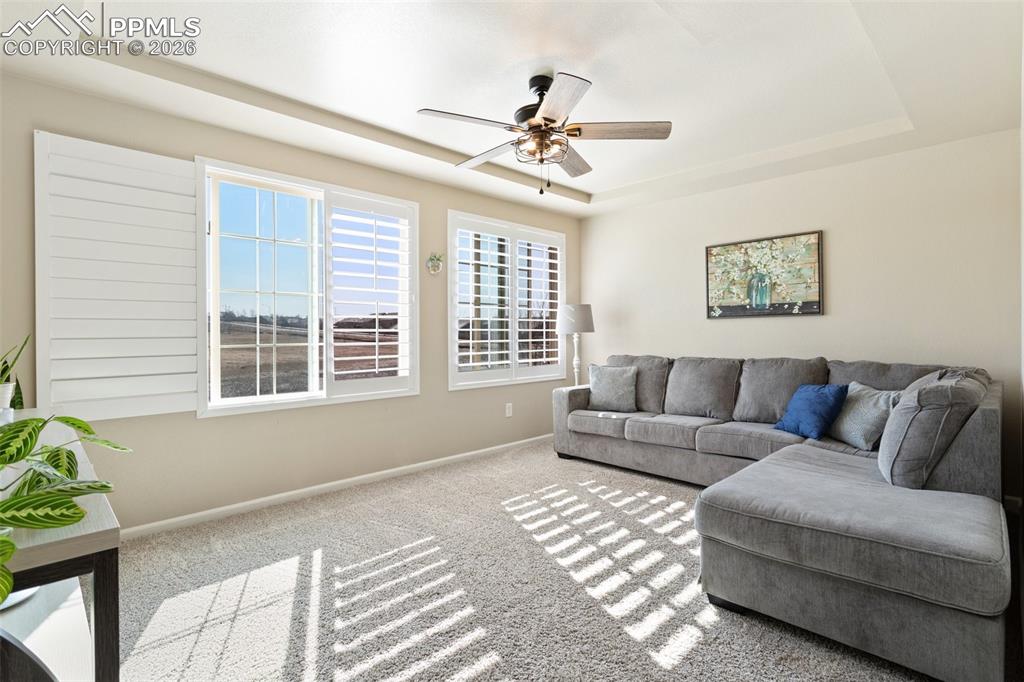 Image 17 of 46: Living Room