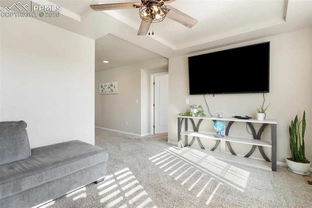 Image 18 of 46: Living Room