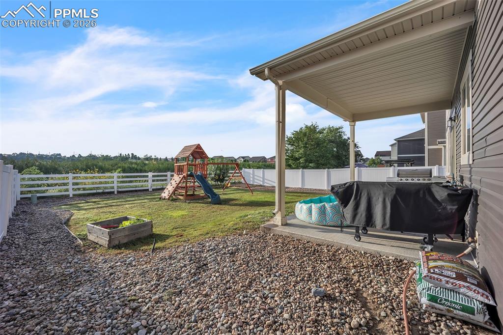 Image 35 of 46: Yard