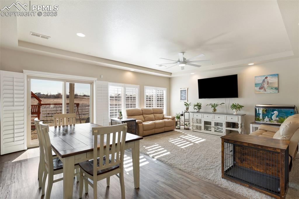 Image 8 of 46: Dining Area