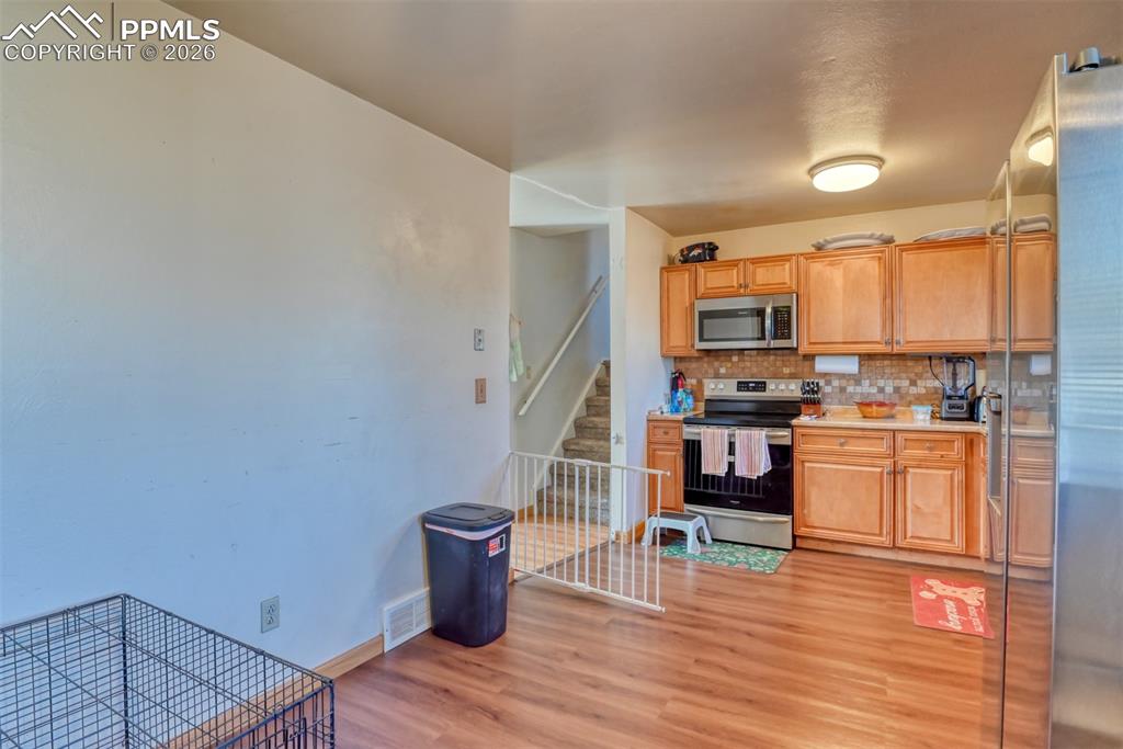 Image 21 of 43: Kitchen