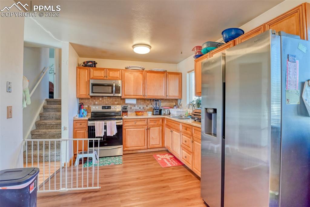 Image 22 of 43: Kitchen