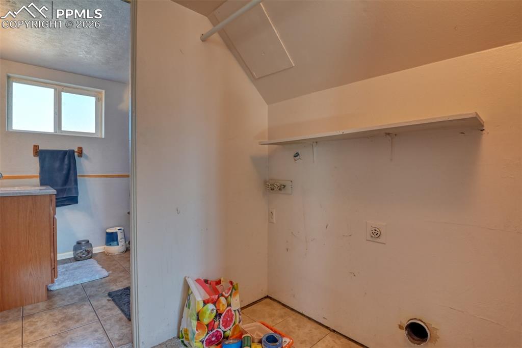 Image 27 of 43: Laundry