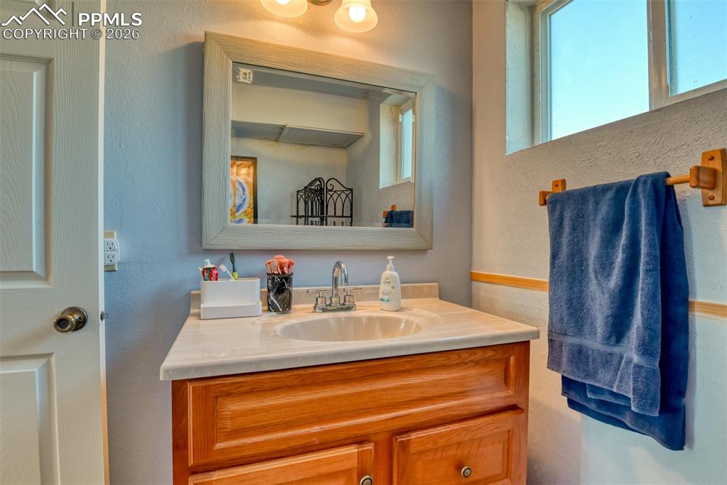 Image 29 of 43: Bathroom