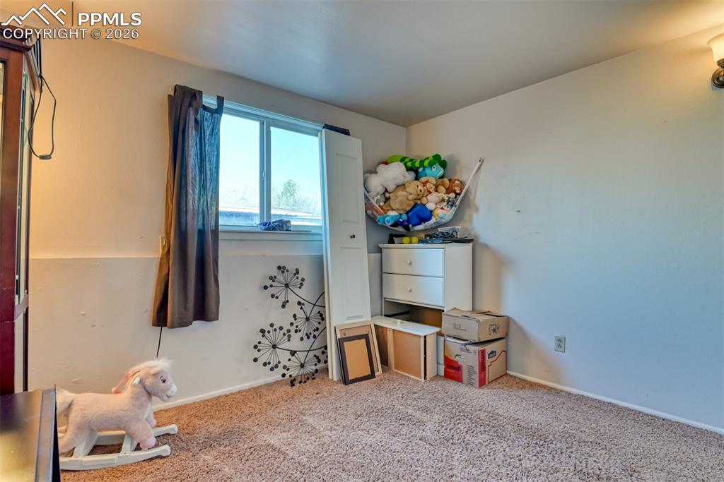 Image 31 of 43: Bedroom