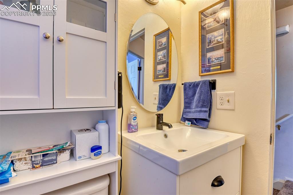 Image 39 of 43: Bathroom