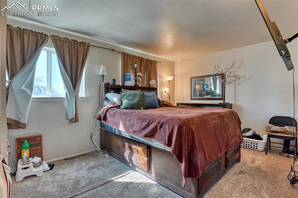 Image 40 of 43: Bedroom