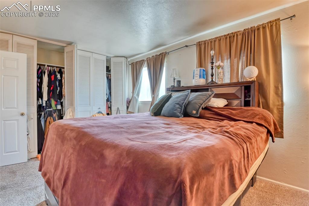 Image 42 of 43: Bedroom