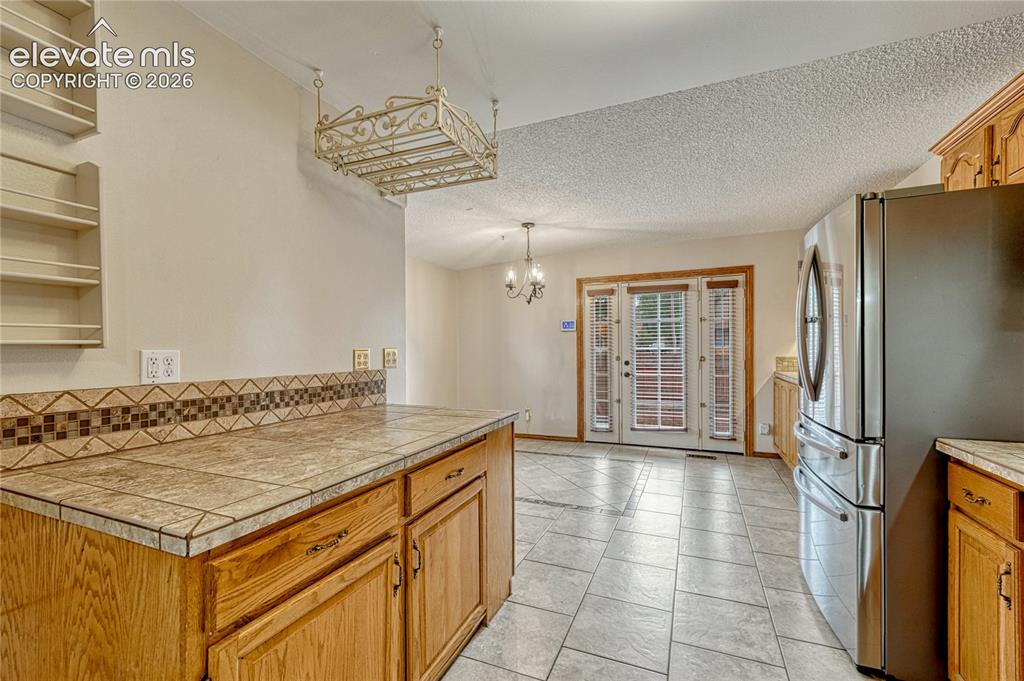 Image 12 of 40: Kitchen
