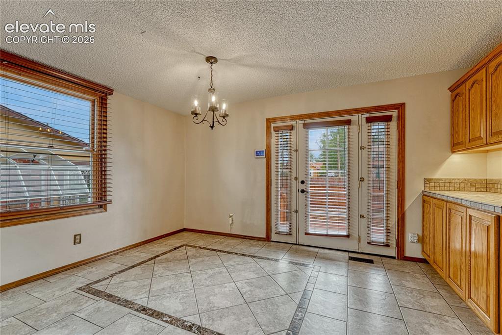 Image 13 of 40: Dining Area