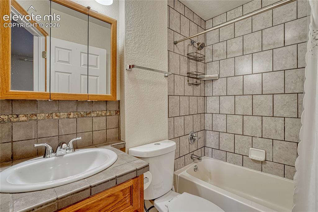 Image 38 of 40: Bathroom