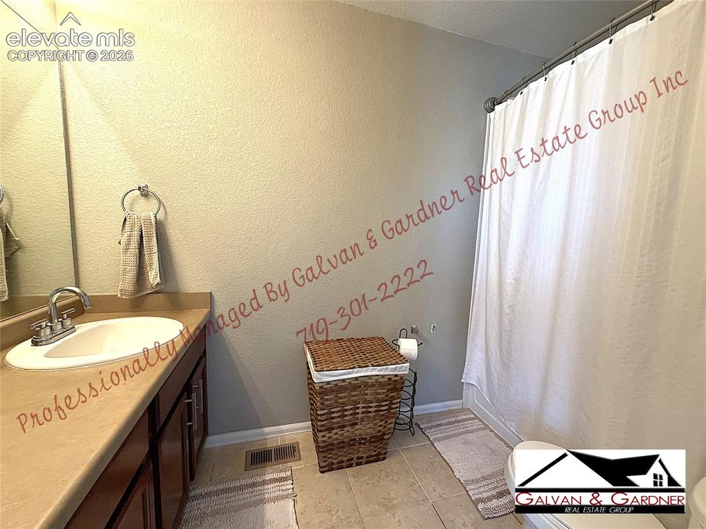 Image 13 of 22: Bathroom