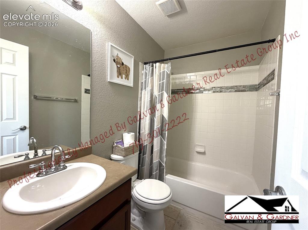 Image 16 of 22: Bathroom