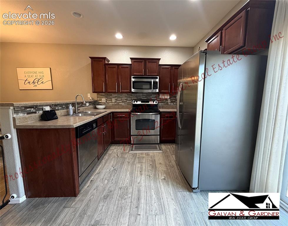 Image 7 of 22: Kitchen