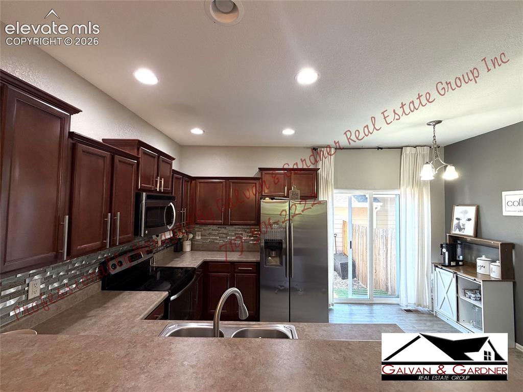 Image 8 of 22: Kitchen