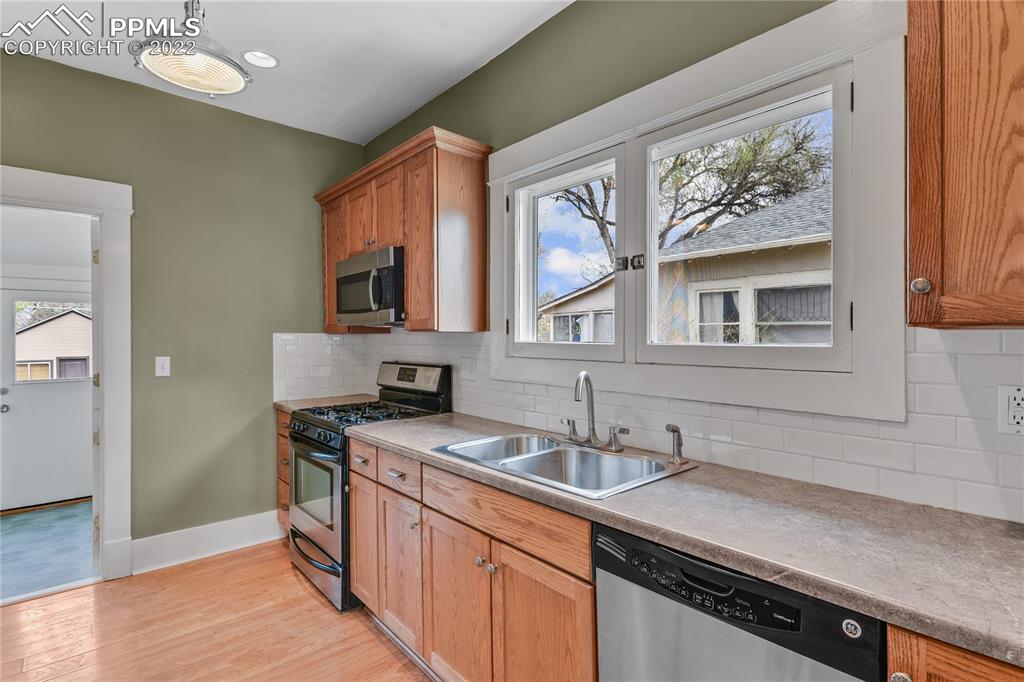 Listing 6860752, Image 16 of 49